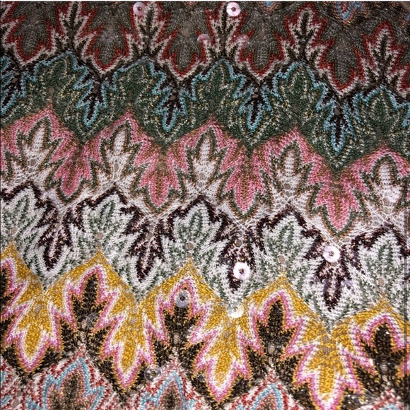 Outfit: T-shirt and skirt! Maroon T-shirt by MADEWELL and multicolored skirt - Picture 4 of 8